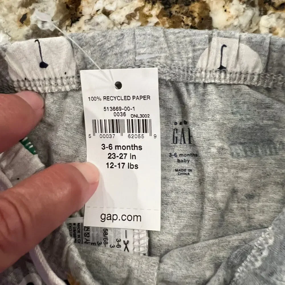 NWT GAP Baby Grey W/Polar Bear Print Bodysuit & Pull-On Pants - SIZE 3-6M